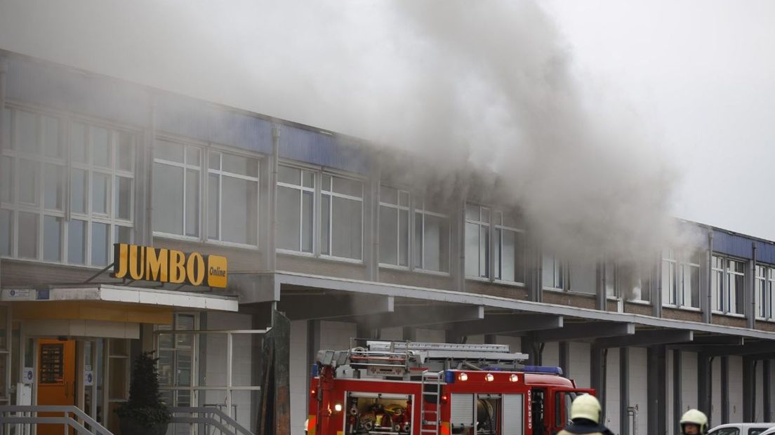 Distributiecentrum Jumbo in Raalte ontruimd na brand