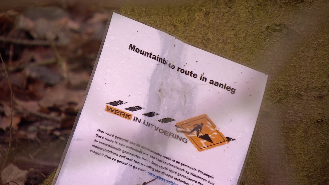 Touwtjes over nieuw mountainbikepad Nollebos
