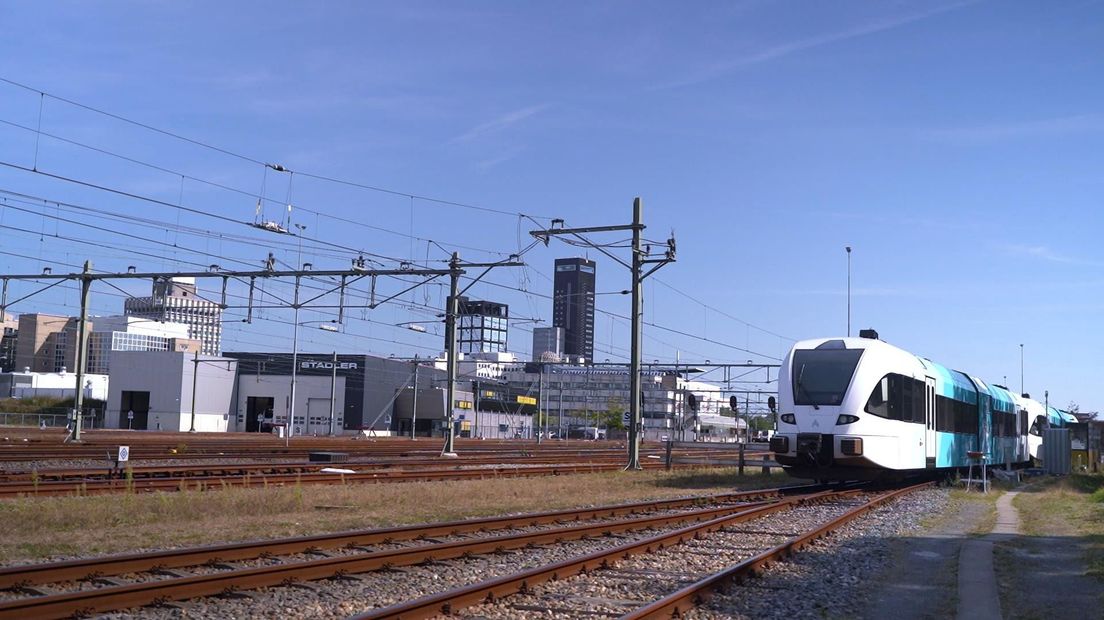 Snellere treinen en minder storingen: spoor achter station Leeuwarden
