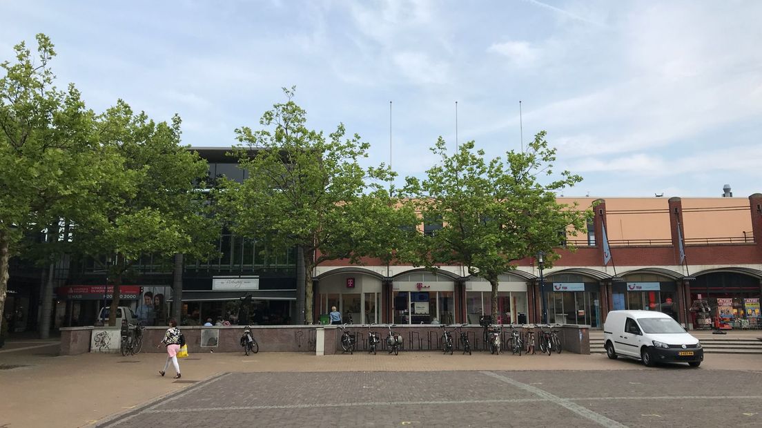 Vastgoed Groningen BV heeft het voormalige V&D-pand gekocht voor winkels en appartementen (Rechten: RTV Drenthe / Margriet Benak)