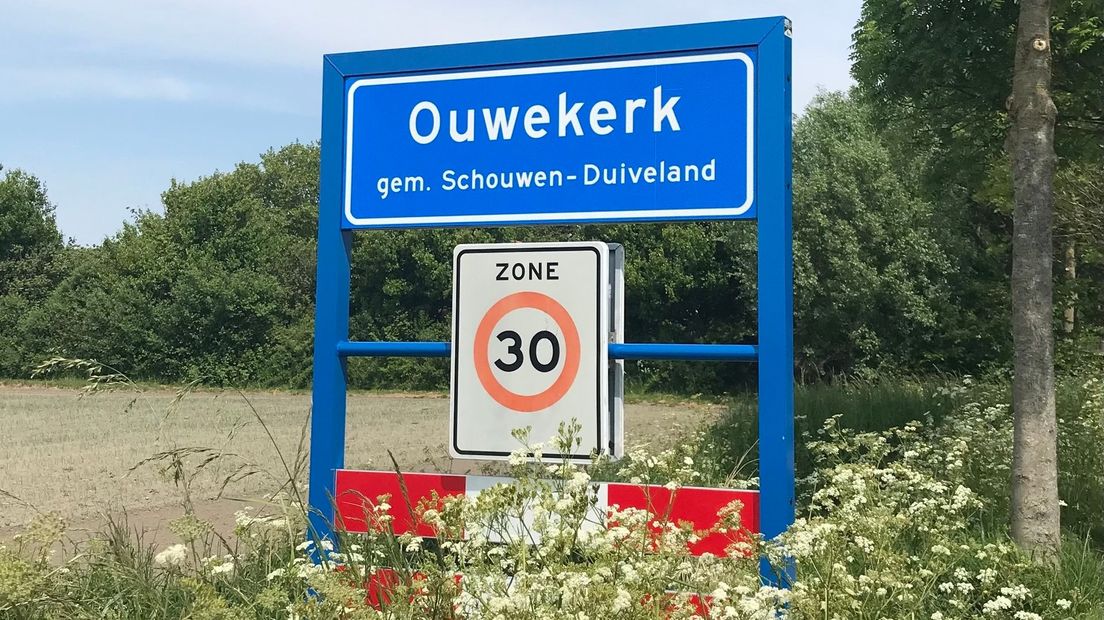 Edwin Vrijland uit Ouwerkerk zag het nieuwe bord, maakte deze foto en tipte Omroep Zeeland