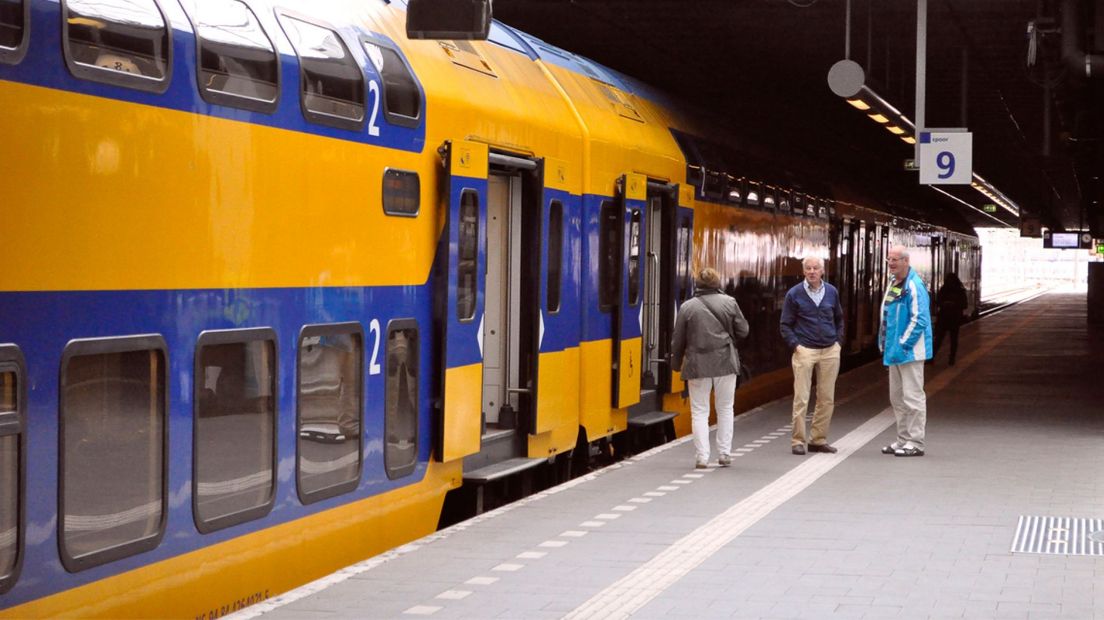 Een trein op Den Haag Centraal