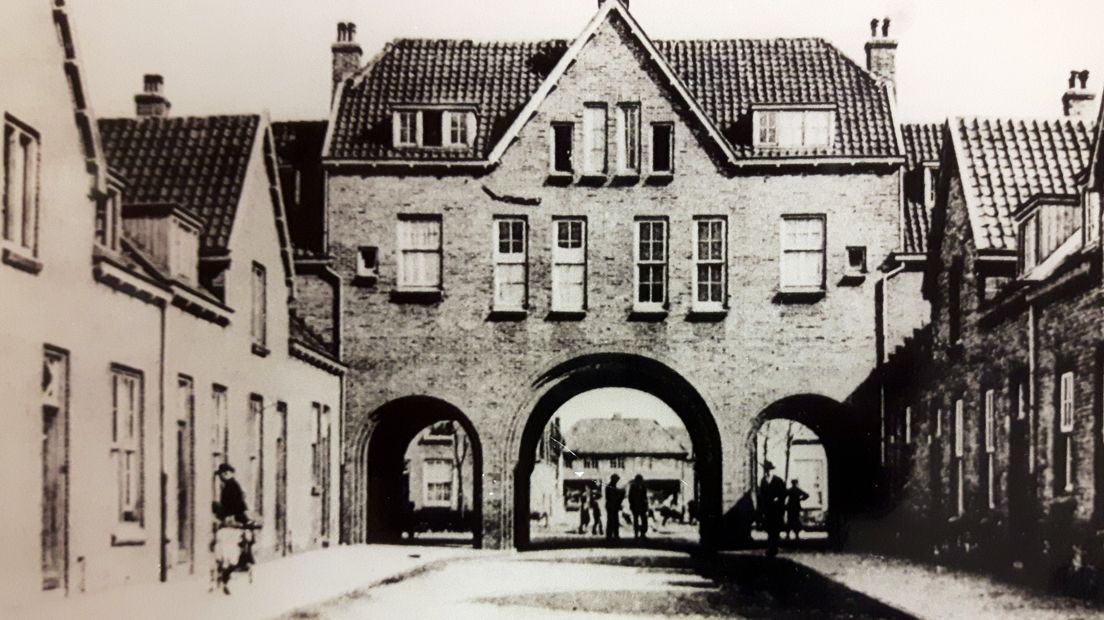 Het is een echte volkswijk waar bewoners vaak hun hele leven blijven. Het Willemskwartier in Nijmegen. Dit jaar bestaat de wijk 100 jaar en daarom heeft de wijkraad het boek 'Hert op de tong' laten maken. Daarin vertellen wijkbewoners vrij uit over hun wijk die de afgelopen decennia zoveel veranderingen heeft ondergaan.