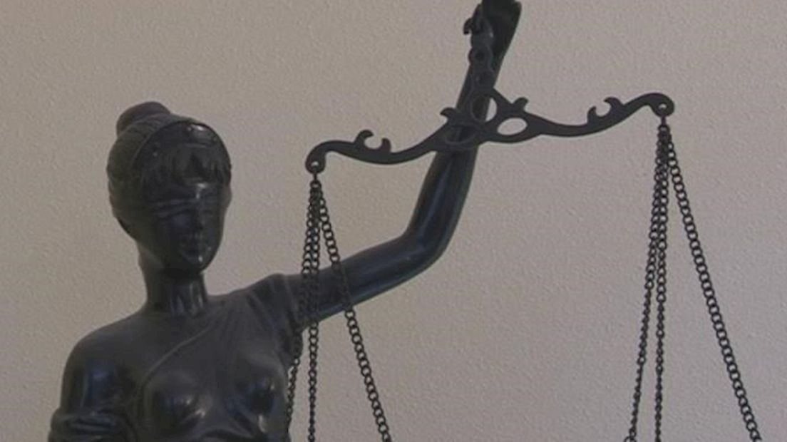 Advocaten gaan protesteren tegen bezuinigingsplannen Teeven