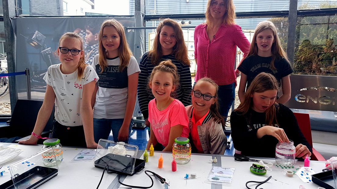 Leerlingen van groep acht van basisschool de Eskampen in Peize maken kennis met techniek (Rechten: RTV Drenthe/Jasmijn Wijnbergen)
