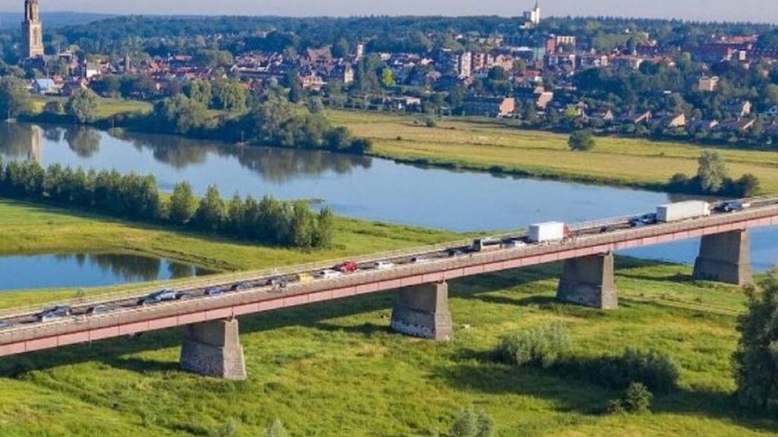 De Rijnbrug bij Kesteren.