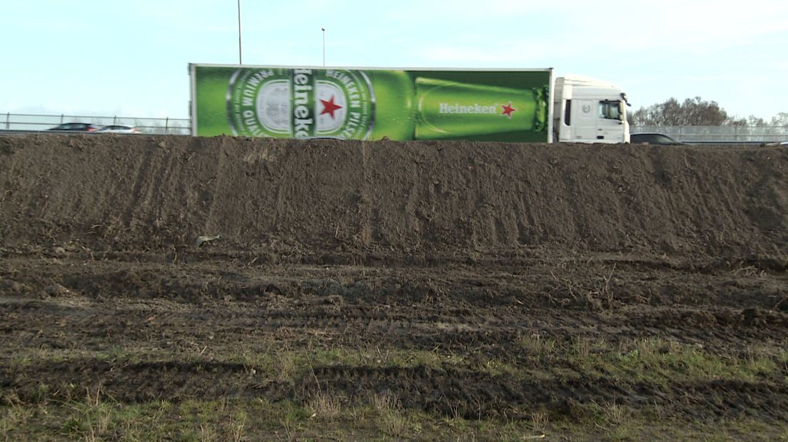 Anderhalf meter hoge geluidswal bij de A4