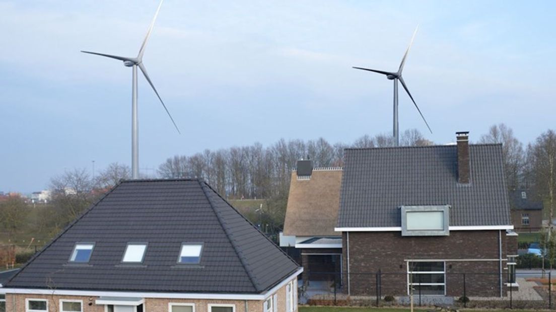 Impressie van windmolens in Weurt.