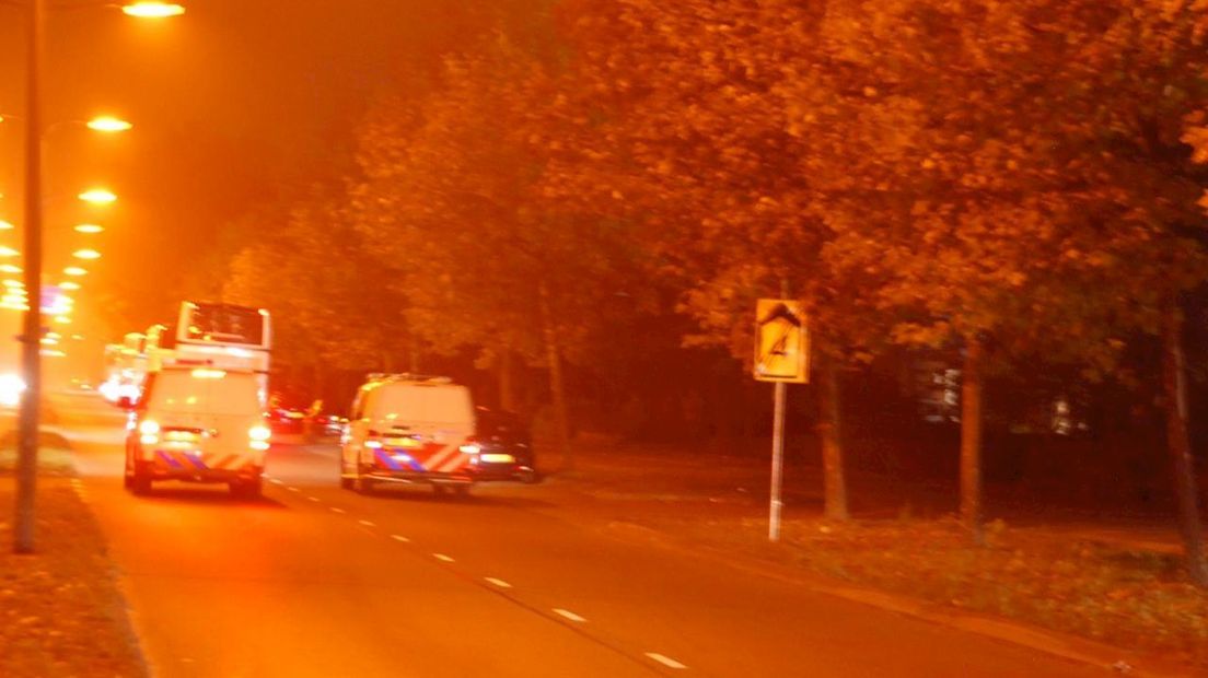 Onder politiebegeleiding vertrokken de bussen van de bezoekers uit Deventer