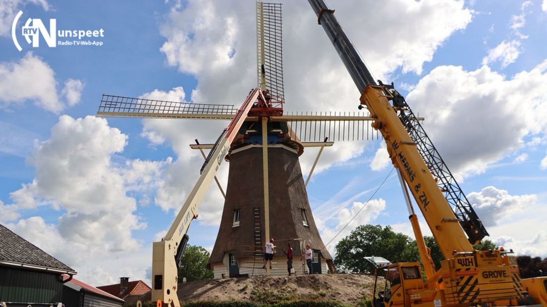 De molen weer compleet.
