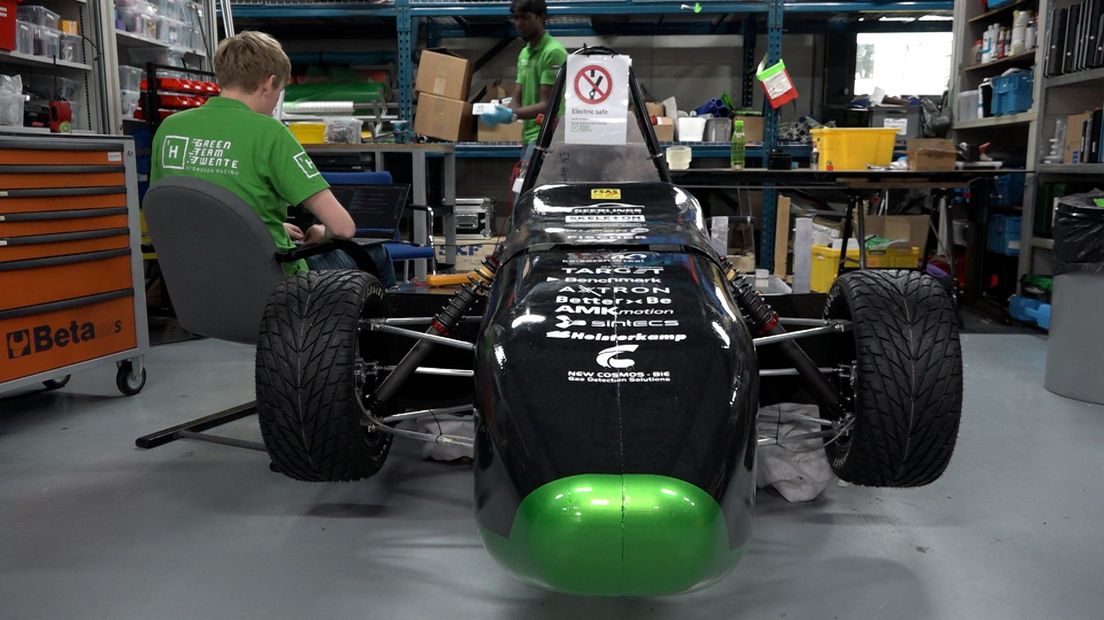 De raceauto waarmee Green Team Twente in juli 2023 op het circuit van Assen wil racen