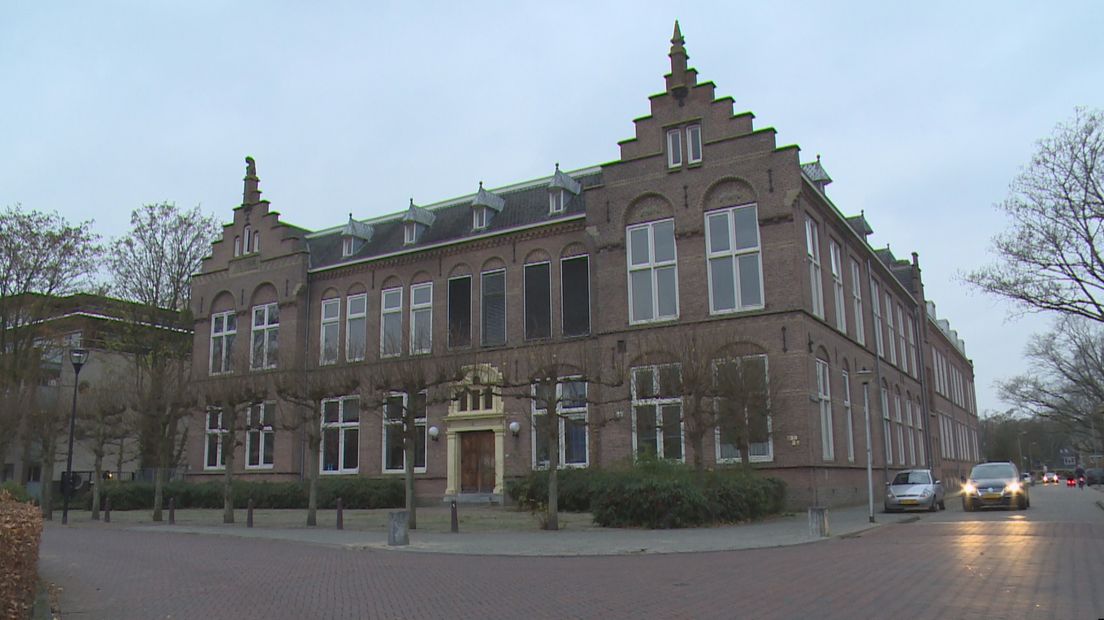 Het oude deel van de HBS wordt waarschijnlijk een provinciaal monument en blijft staan (Rechten: Serge Vinkenvleugel/RTV Drenthe)