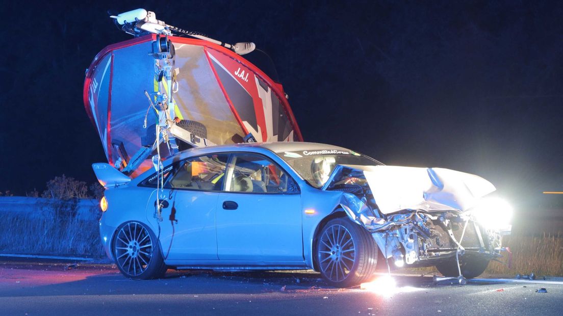 Auto knalt op losgeraakte aanhanger op A37 - RTV Drenthe