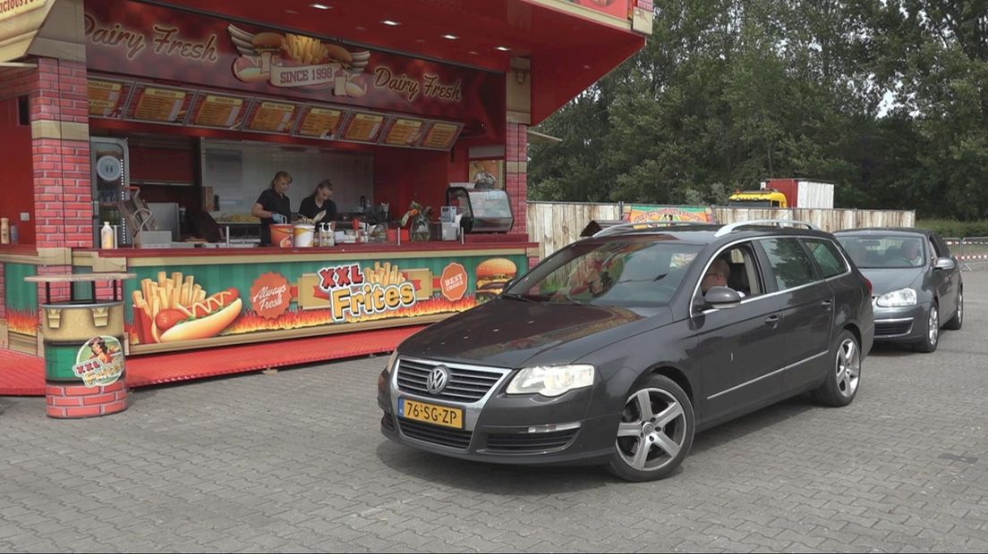 Kermisexploitanten krijgen kansen van de gemeente Deventer; hier een snack-drive-in