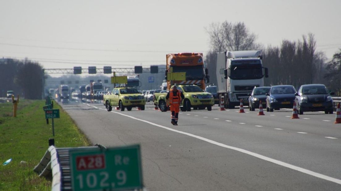Rijstroken afgesloten na ongeluk op A28 tussen Zwolle en Nieuwleusen