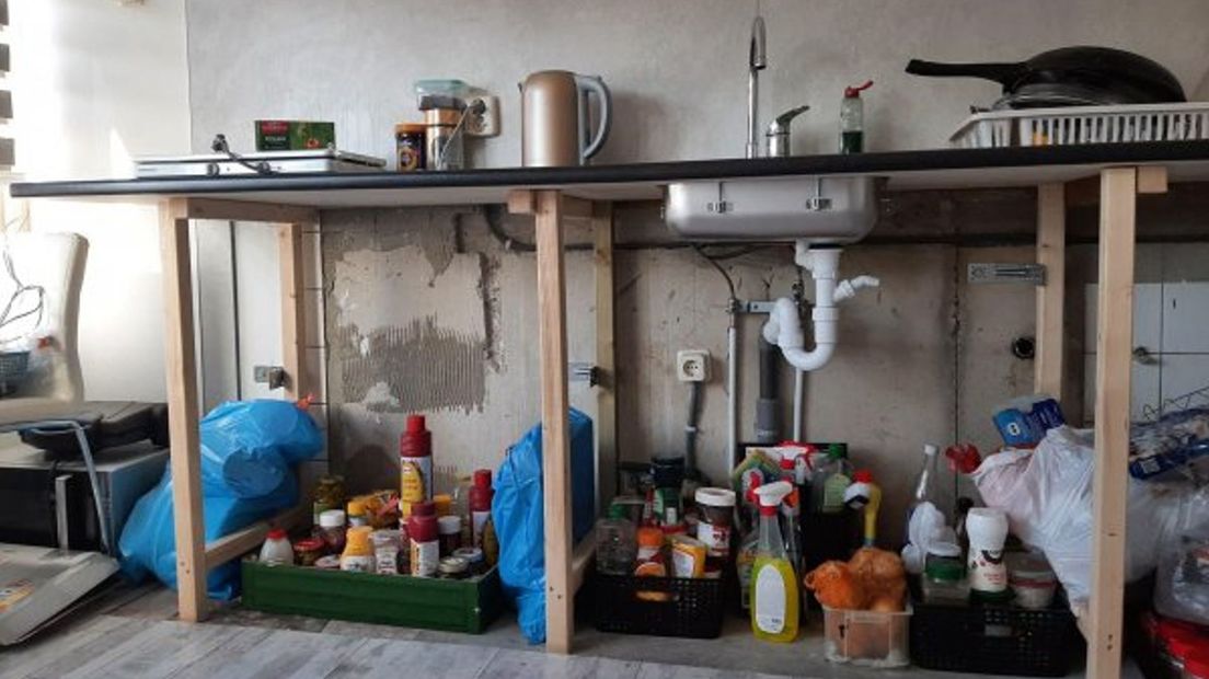 Sommige bewoners, zoals hier aan de Ypelobrink, moeten het voorlopig stellen zonder keuken