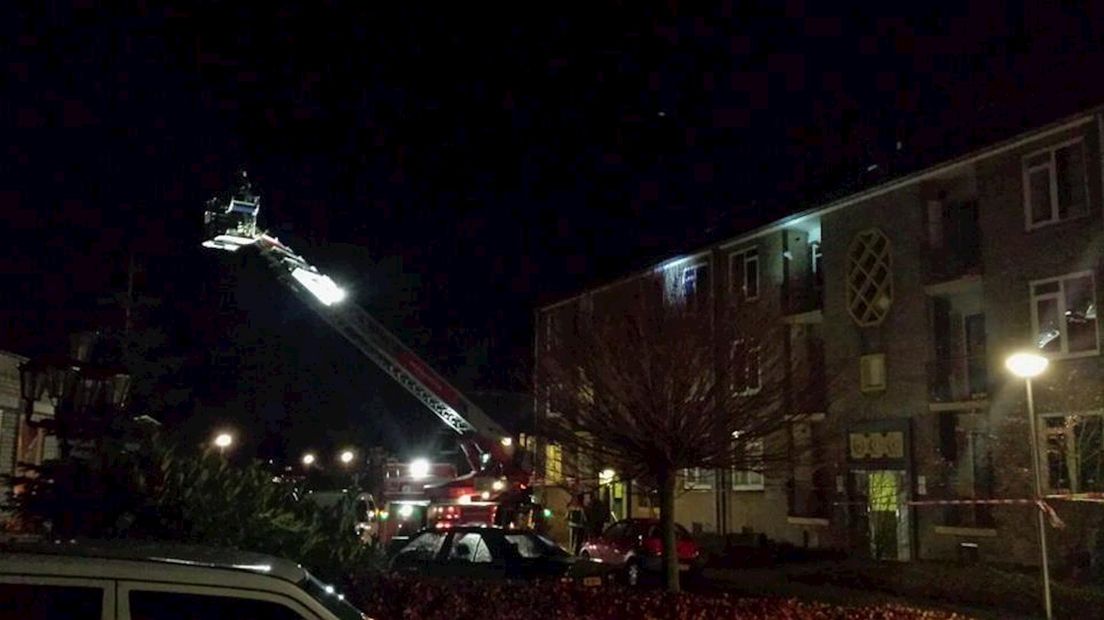 Brandweer controleert daken flats Hengelo