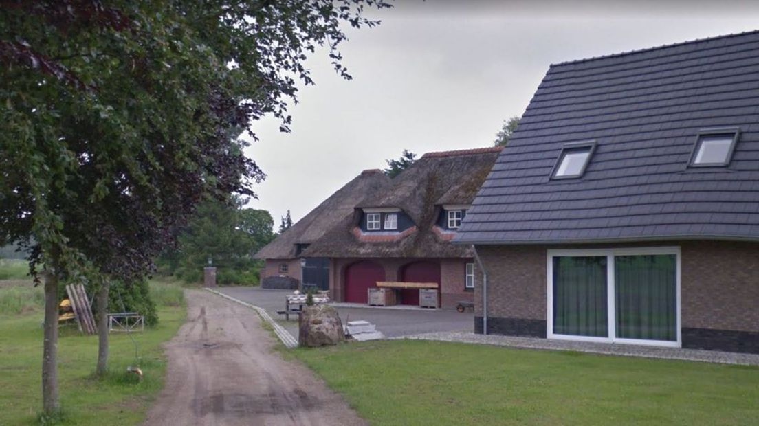 De woning aan de Stilleweg in Stokkum (links, in 2016).