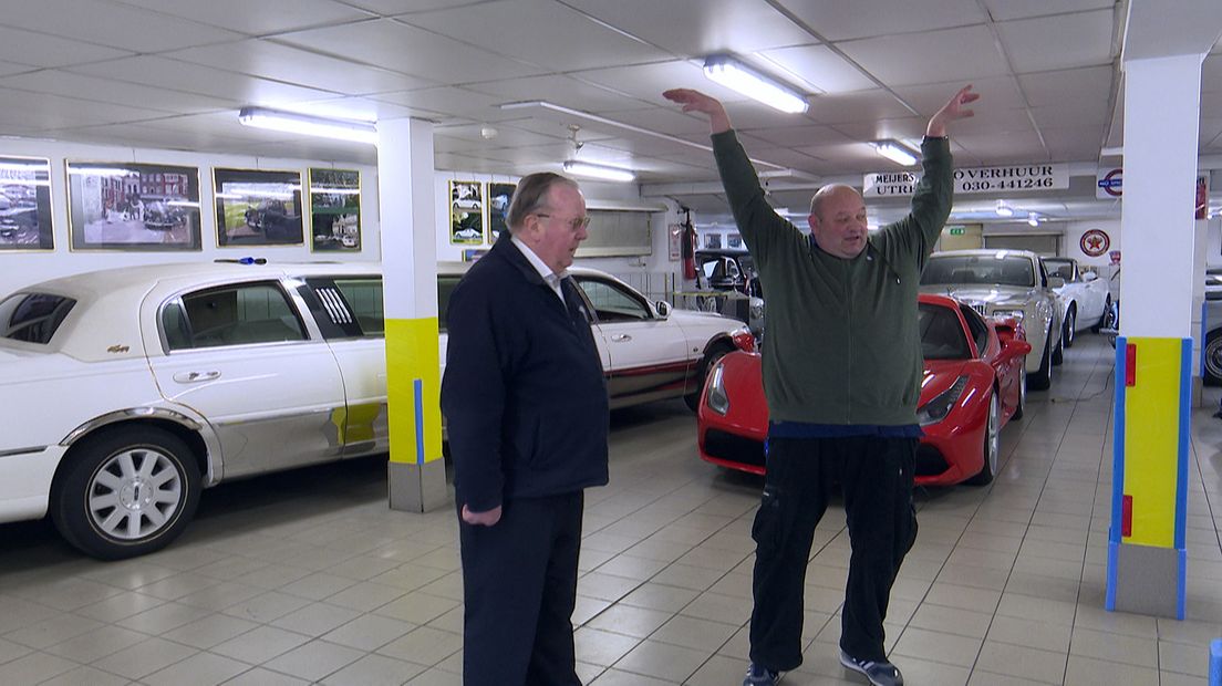 Edo beeldt uit hoe deuren open gaan