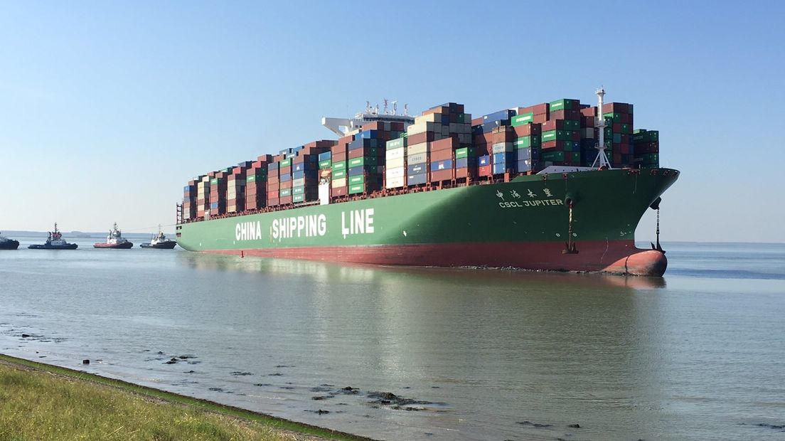Containerschip vastgelopen doordat roer niet reageerde