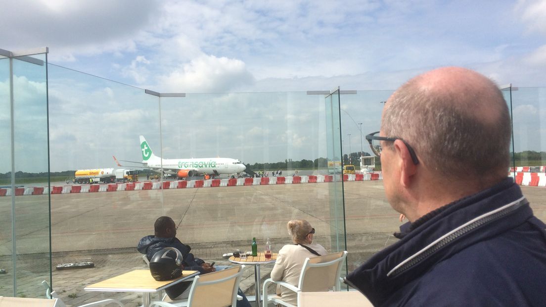 Doewe Pelleboer op Groningen Airport Eelde (Rechten: RTV Drenthe / Rinus Bouwmeester