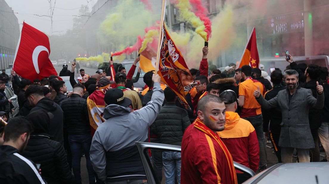 Het Turkse kampioenschap van Galatasaray wordt gevierd in de Schilderswijk