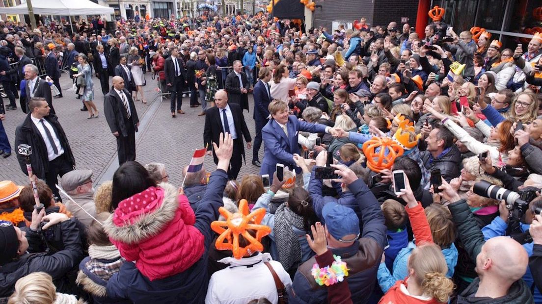 Tienduizenden bezoekers in Zwolle tijdens Koningsdag