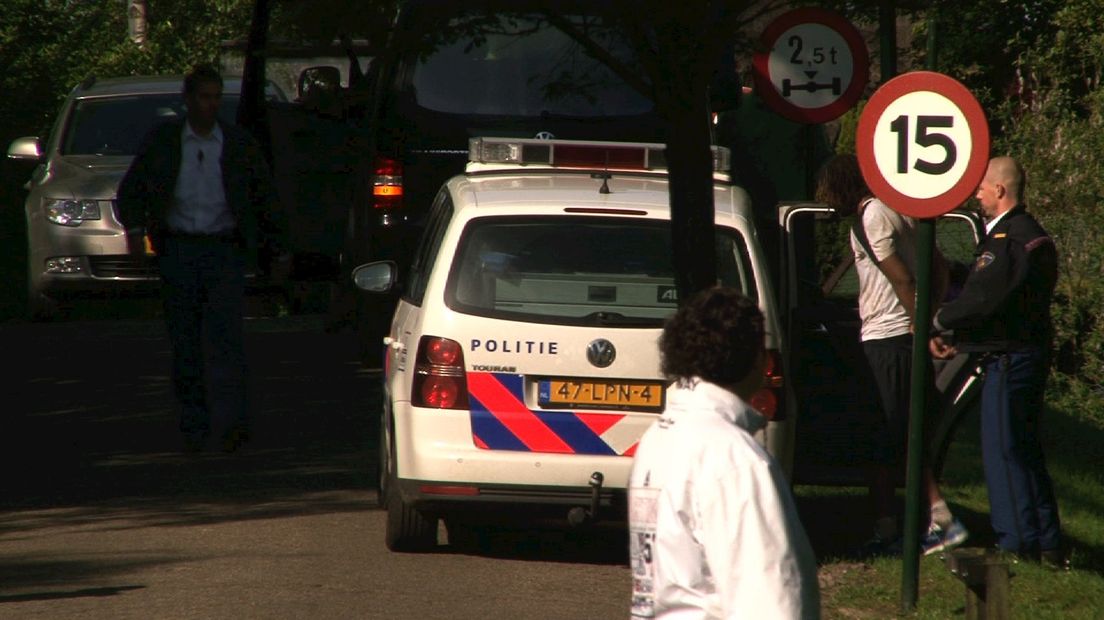 Wildwesttaferelen in Wanneperveen, politie zit verdachte ramkraak op de hielen RTV Oost Wildwesttaferelen in Wanneperveen, politie zit verdachte ramkraak op de hielen RTV Oost