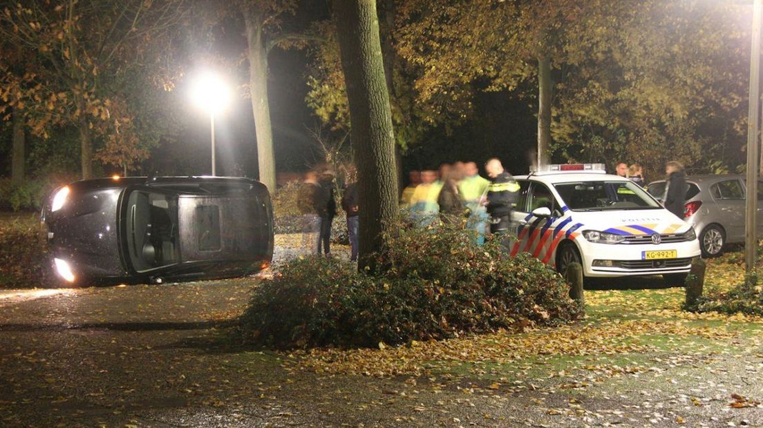 Politie vindt mogelijk vuurwapen en drugs na ongeval in Rijssen