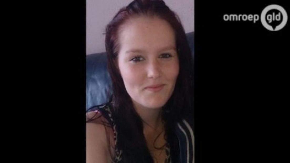 Bij een zoektocht naar de vermiste Mariska Peters uit Nijmegen is zondagochtend een stoffelijk overschot gevonden.