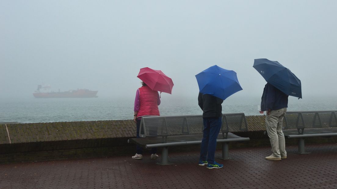 De paraplu was in Vlissingen weer nodig door de regen