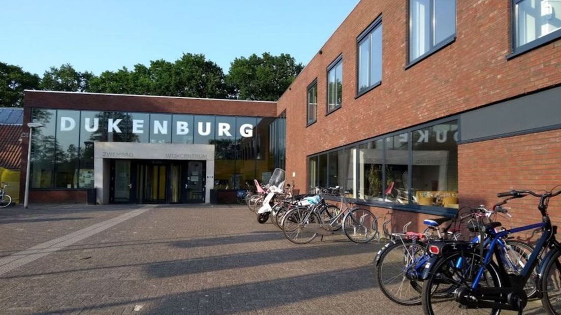 Het zwembad in Dukenburg.