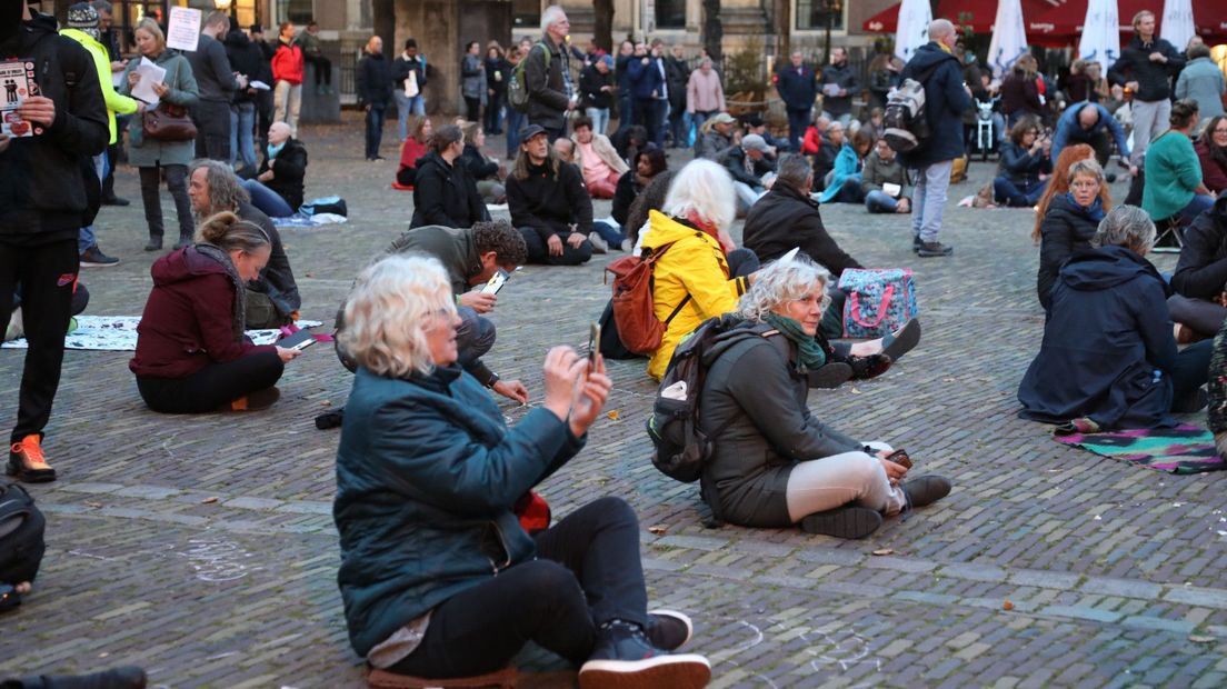 Demonstratie tegen spoedwet op het Plein in Den Haag