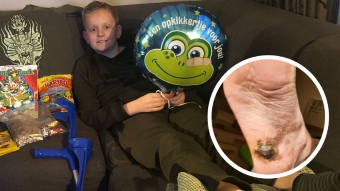 De wond onder de voet van Niek.