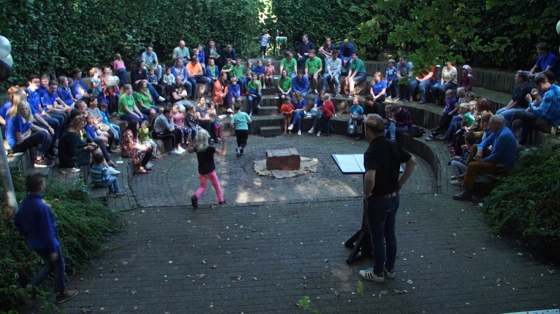 Scouting Nederland ziet een groeiende belangstelling voor lidmaatschap van scoutinggroepen. Dat komt doordat ouders hun kinderen weer naar buiten willen hebben. Er zijn zelfs wachtlijsten. Daarom startte scouting Groenlo zaterdag met twee nieuwe groepen voor de allerjongsten.