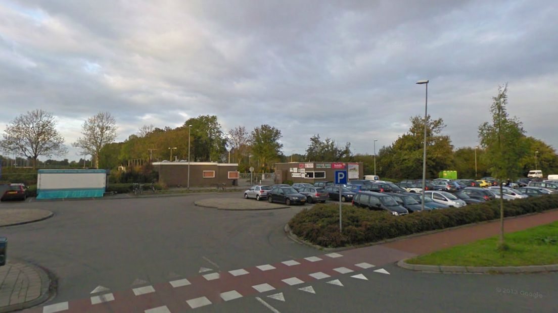 De parkeerplaats van Corpus den Hoorn waar het topsportcentrum moet komen.