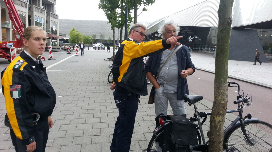 Rotterdam let strenger op foutgeparkeerde scooters image pic