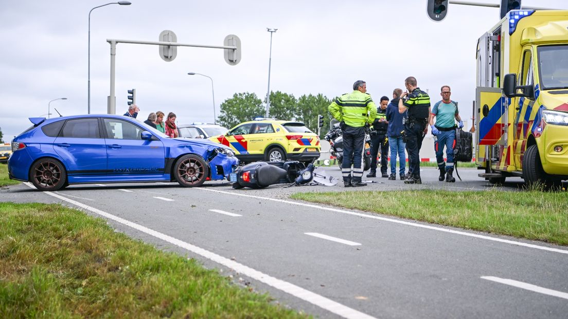 Hulpdiensten bij het ongeluk in Westerbroek
