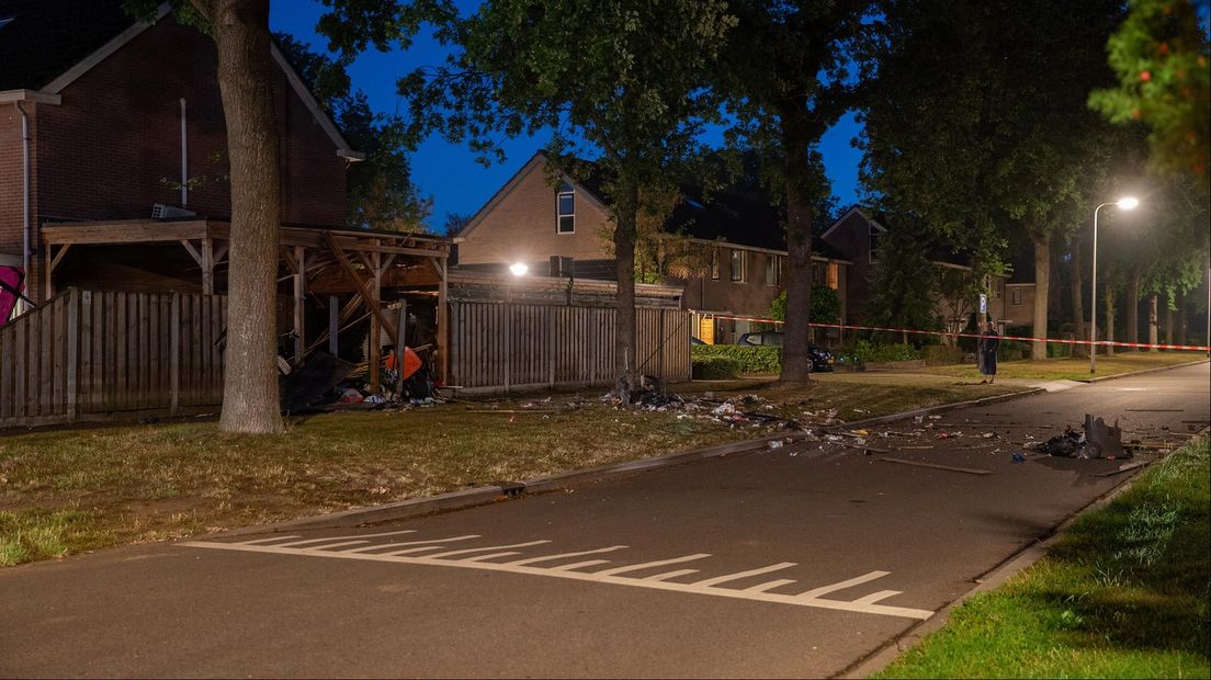 Explosie bij woning in Schalkhaar zorgt voor ravage - RTV Oost