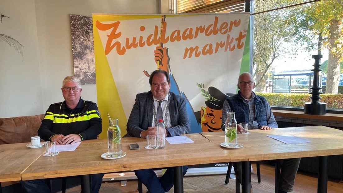 1.005 paarden en pony's, achttien ezels en drie aanhoudingen op Zuidlaardermarkt - RTV Drenthe