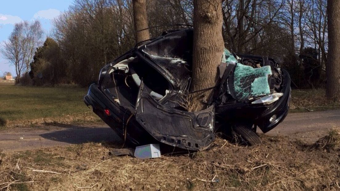 Automobilist overlijdt bij ongeval in de buurt van Wilhelminaoord. (Rechten: Jan de Vries lokale omroep Radio Weststellingwerf Centraal)