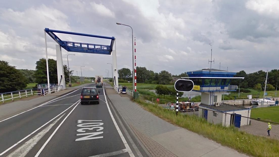 Wegens onderhoud aan de brug moet verkeer rekening houden met extra reistijd