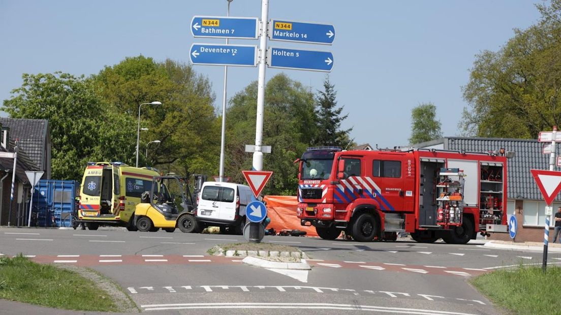 Motorrijder gewond na botsing in Holten