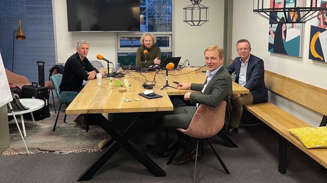 Vlr Loek Mulder en Martijn Folkers (RTV Noord), Sieger Dijkstra en René Paas