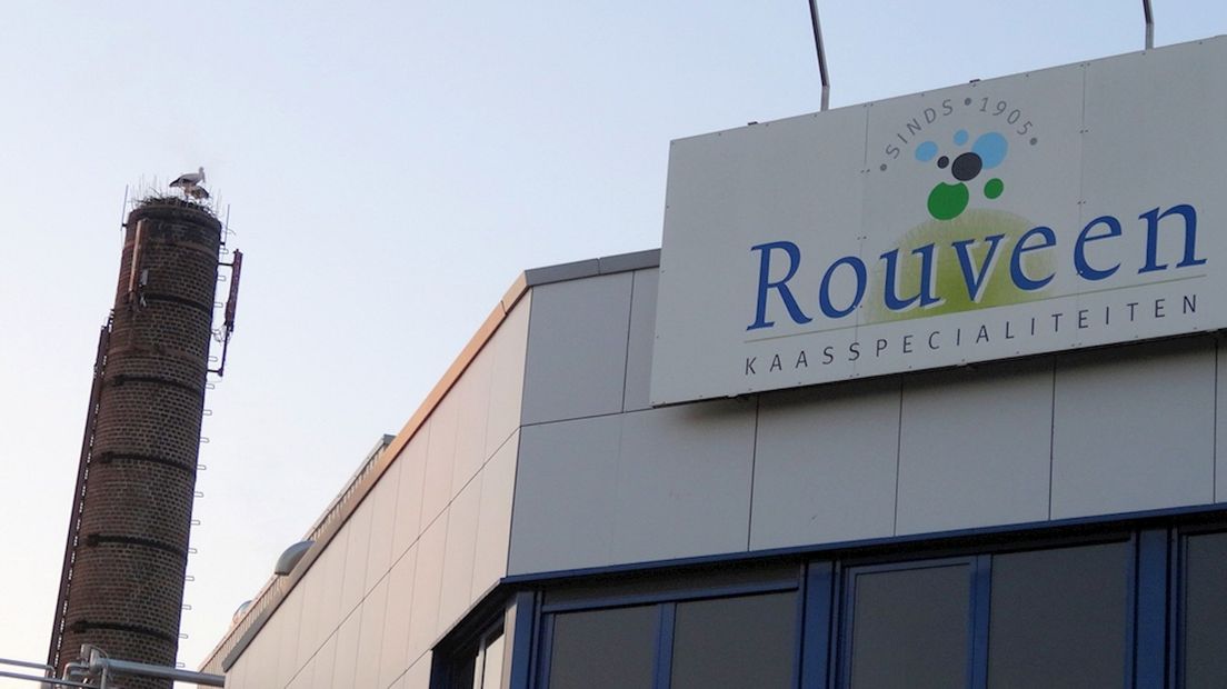 Ooievaars zitten fabriek in Rouveen flink dwars
