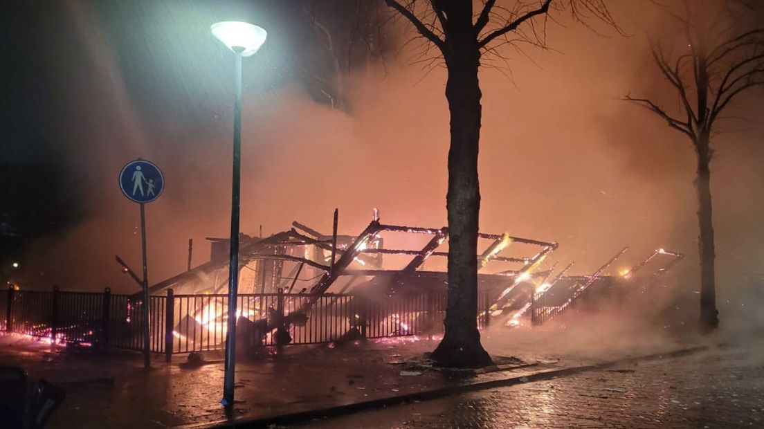 Het buurthuis is volledig afgebrand