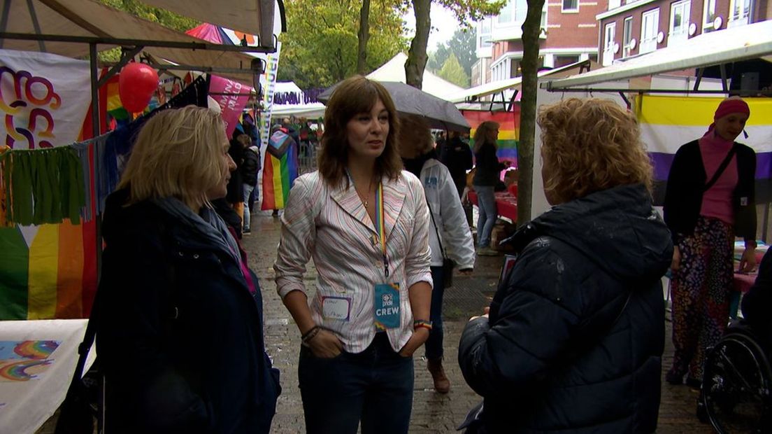 De eerste Pride in Ede wordt gevierd met onder meer kraampjes en een kerkdienst.