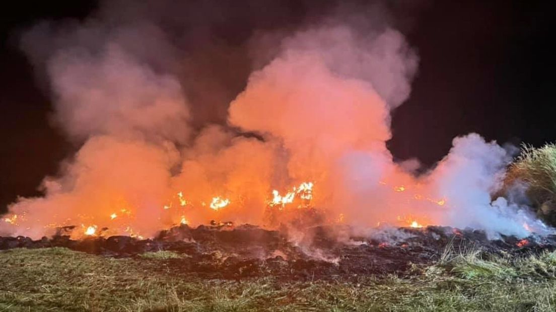 Boer op zoek naar daders die hooi in brand staken - Omroep Zeeland