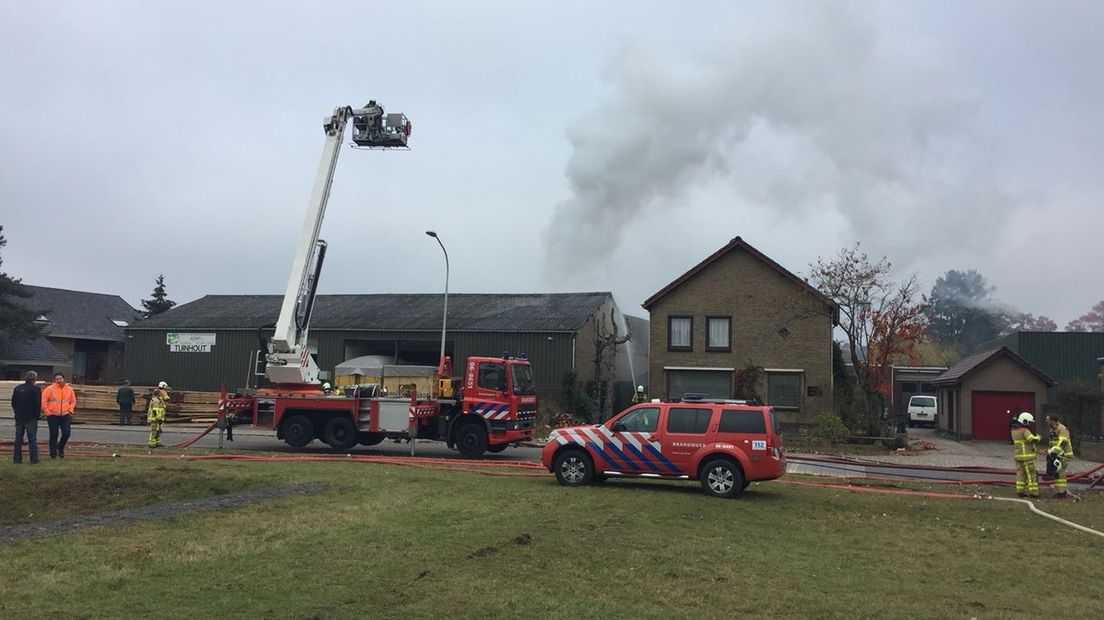 Er heeft dinsdag brand gewoed in een hout-/bouwhandel aan het Zaagmolenpad in Doetinchem. Niemand is gewond geraakt.