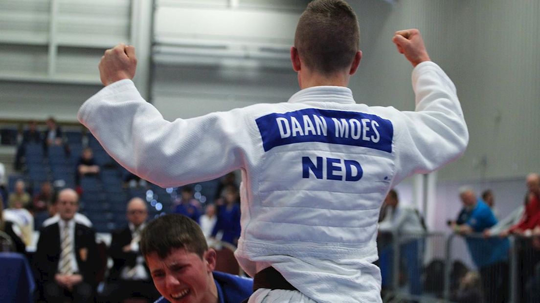 Daan Moes uit Almelo NK Kampioen judo onder de 18